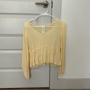 Light yellow flowy top size S